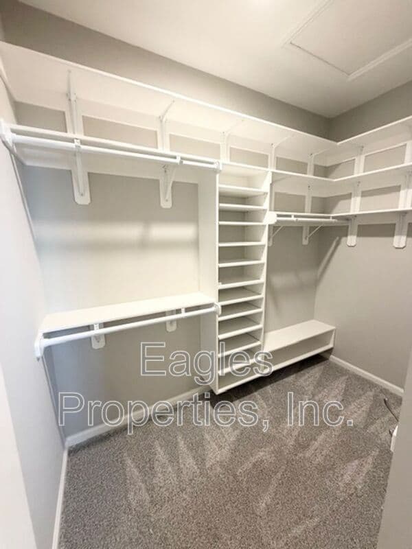 Goldsboro House: 309 Phillips Ridge Lane