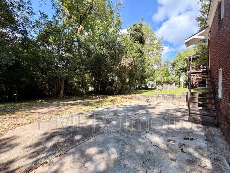 Columbia House: 1304 Mount Vernon Street