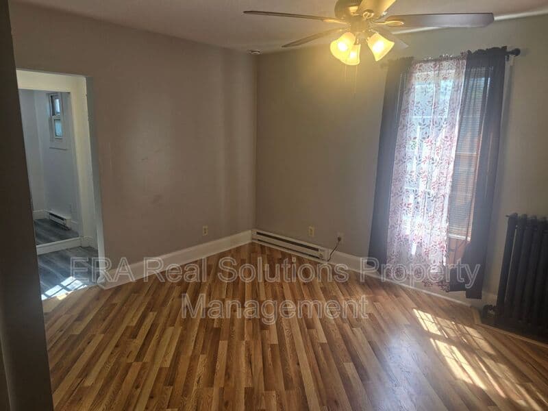 Elyria House: 1370 East Ave