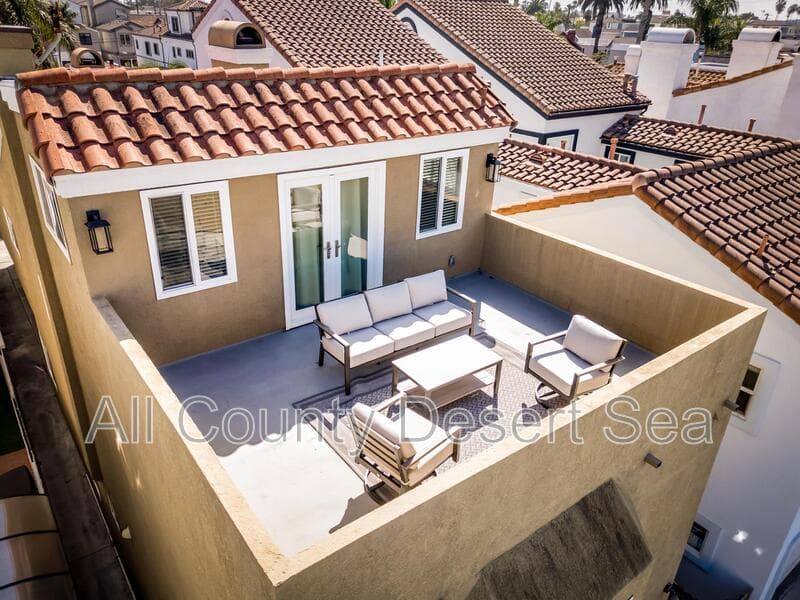 Huntington Beach House: 621 8th St