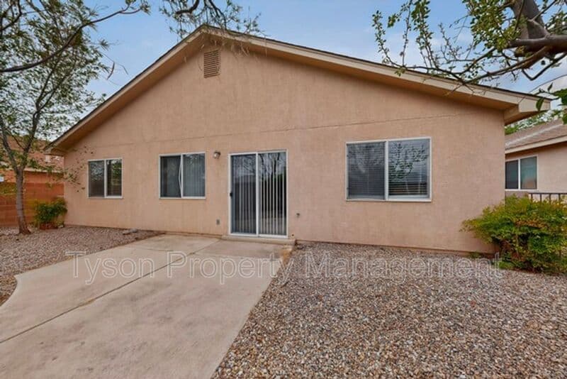 Rio Rancho House: 908 Bursum Ln