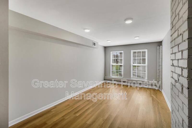 Savannah House: 916 East 35th Street