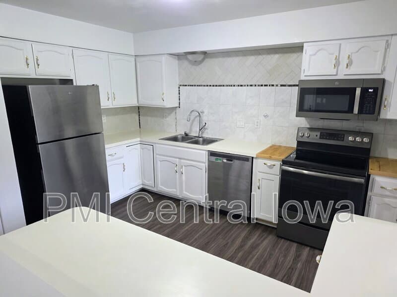 West Des Moines Condo: 1100 50th Street