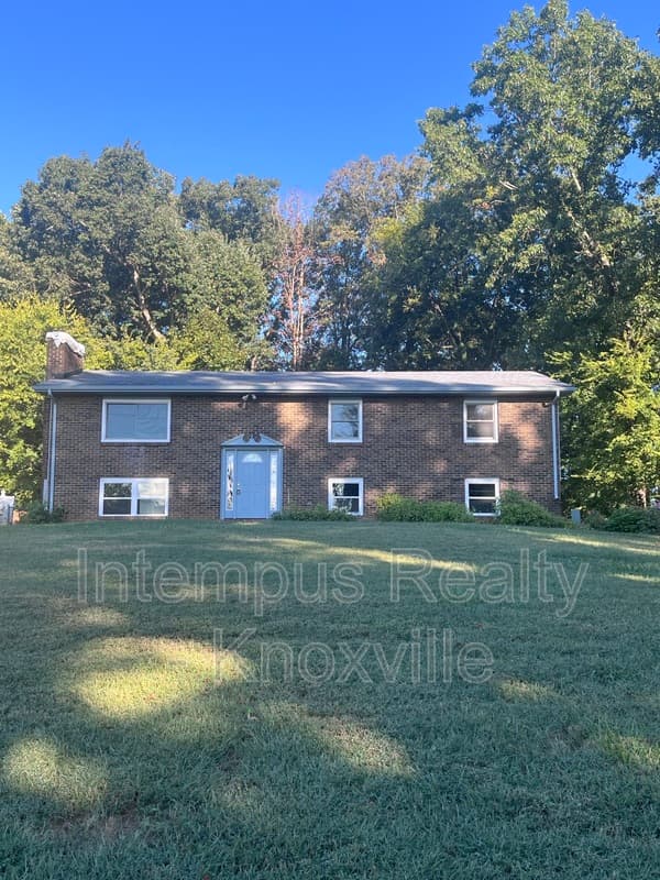 Knoxville House: 10917 Sonja Dr