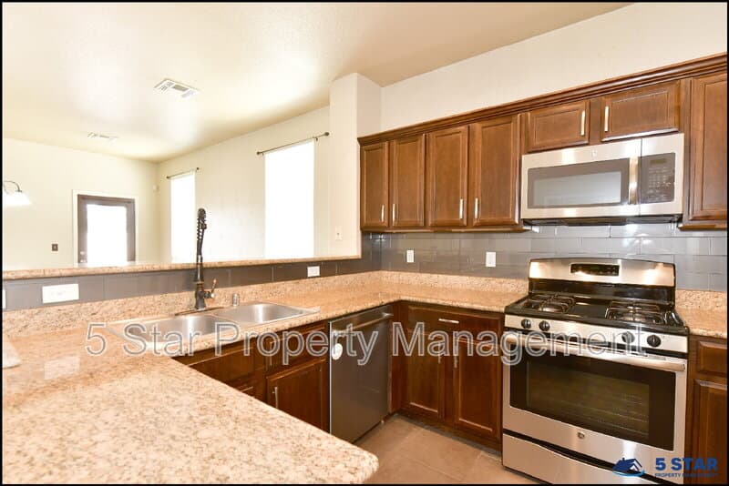 El Paso House: 4913 Adrian Campos St !!