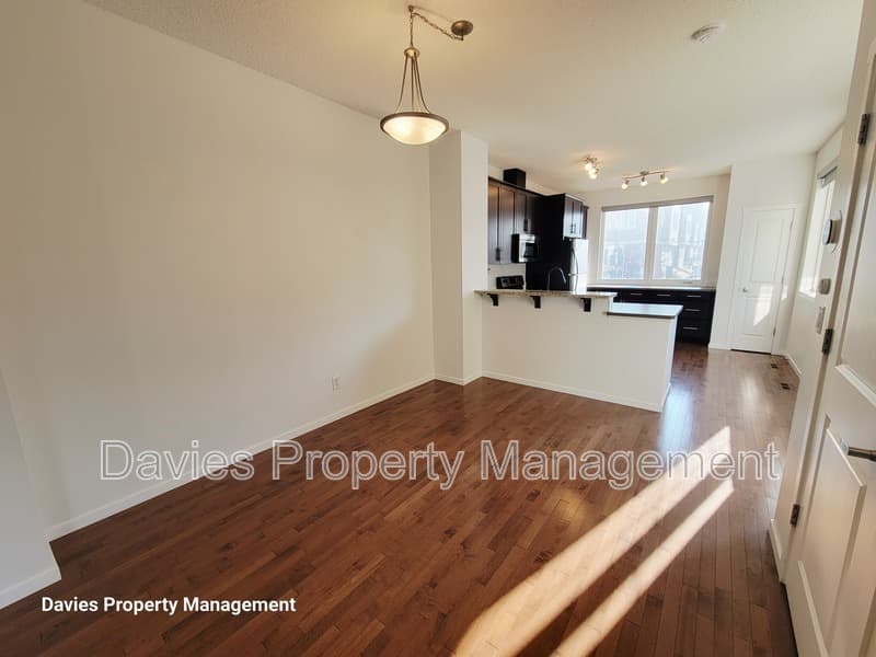 Edmonton Townhome: 603 Watt Boulevard SW