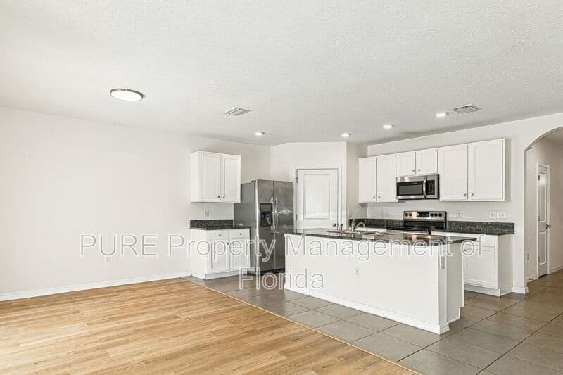 Ocala House: 4950 NE 15th Place