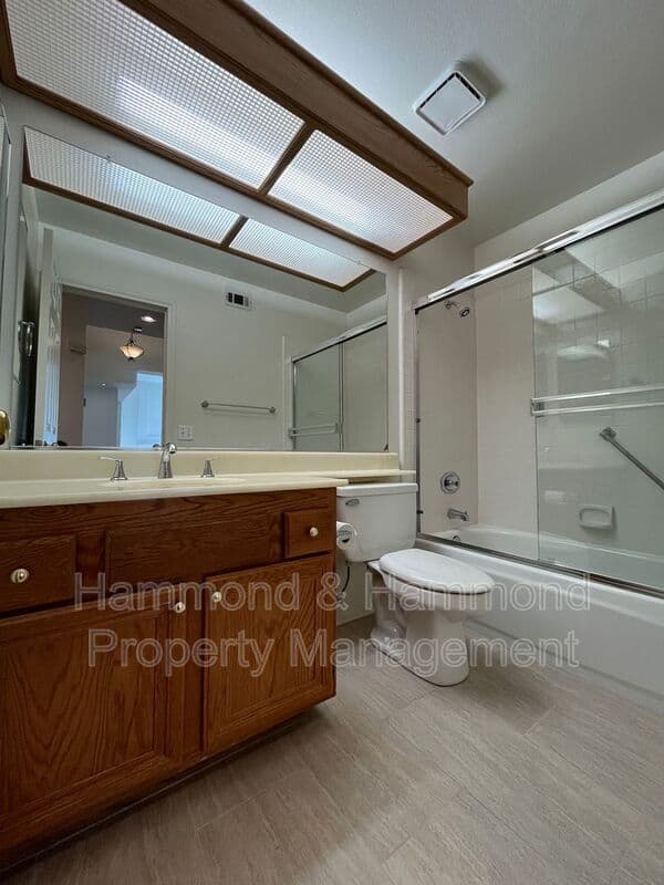 Simi Valley House: 634 Twin Peaks Ave.