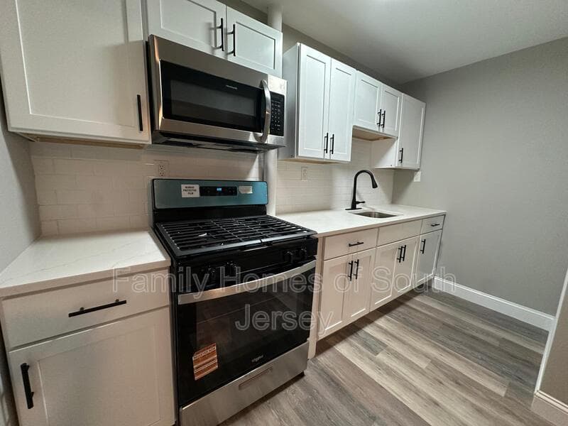 Upper Darby Apartment: 7307 W Chester Pike