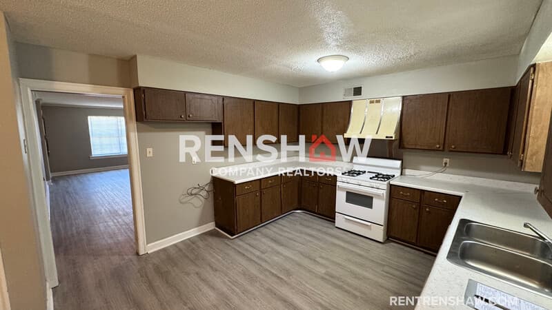 Memphis Condo: 3220 S Mendenhall Rd 1a