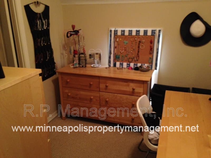 Saint Paul Condo: 2048 Carroll Ave