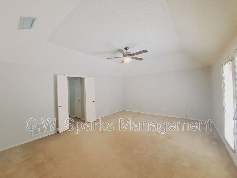 Dallas House: 3917 Saint Christopher Lane