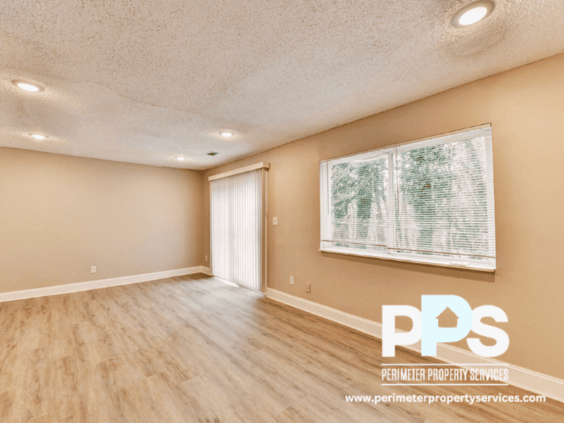Atlanta House: 390 West Lake Avenue
