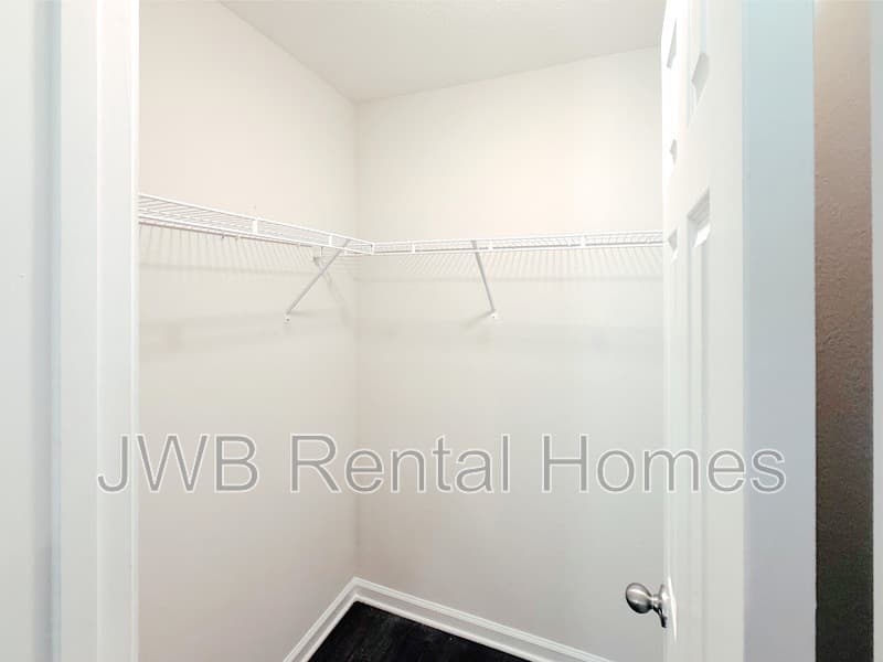 Jacksonville House: 6704 Elwood Ave