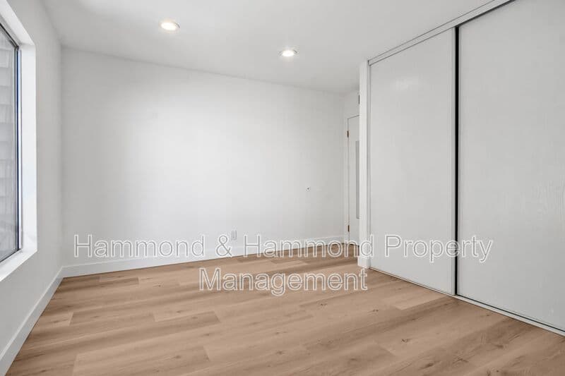 Tarzana Condo: 5700 Etiwanda Ave.
