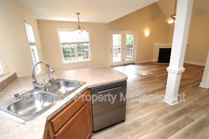Holly Springs House: 125 Gremar Dr