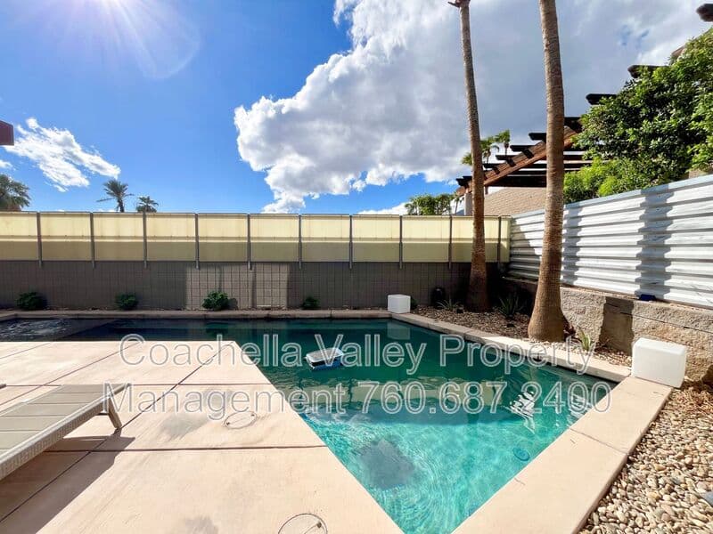 Palm Springs House: 353 Cheryl Dr