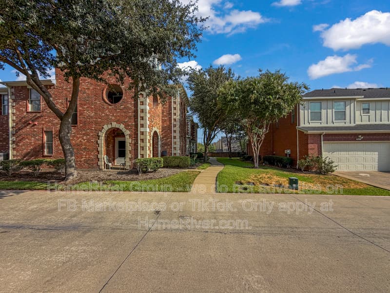 Lewisville House: 549 Legends Dr