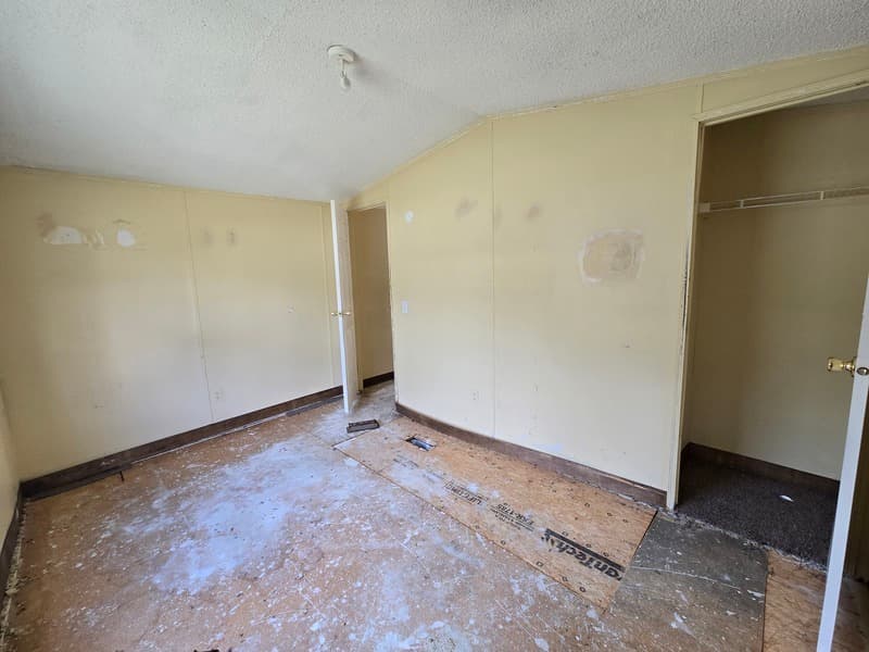 Fayetteville House: 2115 Cattail Cir