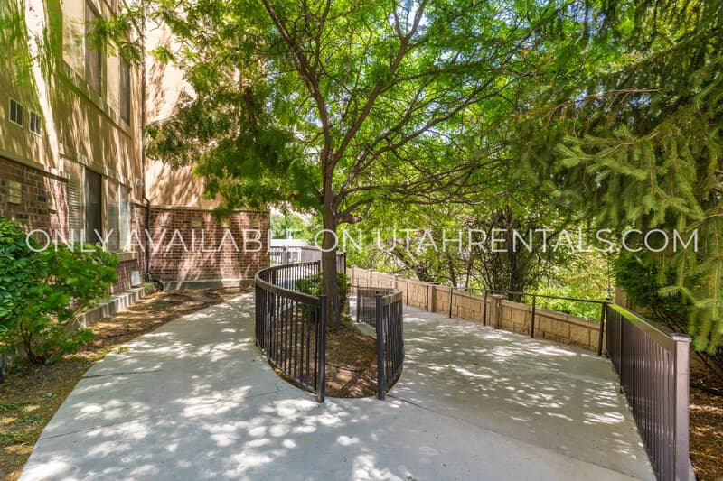 Provo House: 884 E 700 N