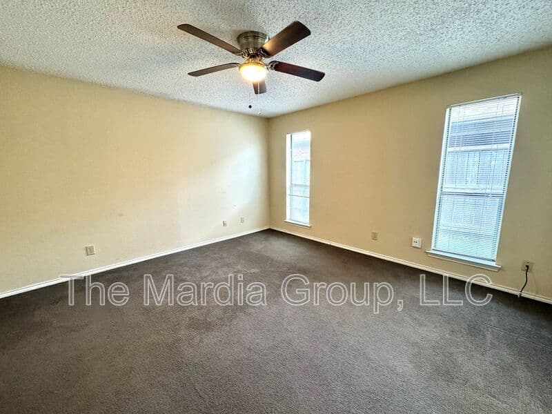 Dallas House: 13217 Fall Manor Dr