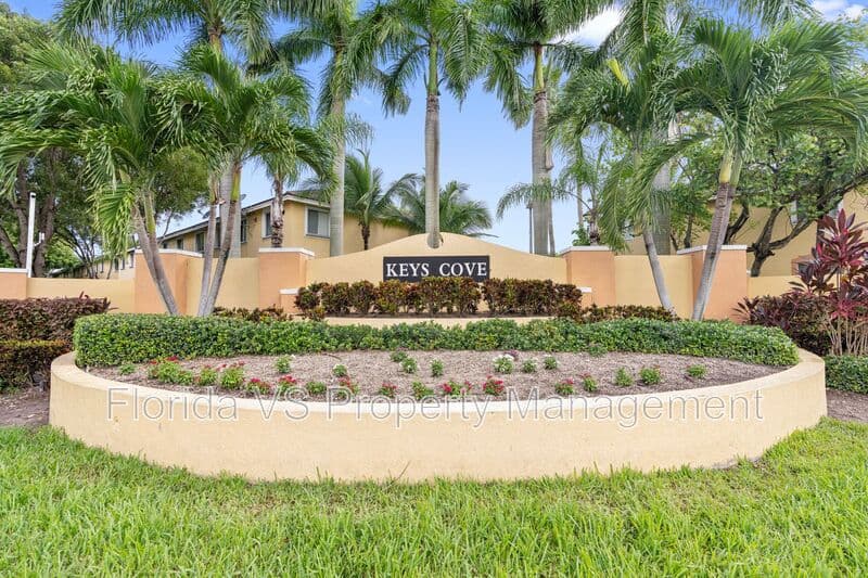 Homestead Condo: 1663 SE 29 st.