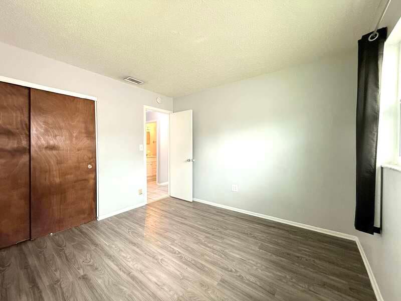 Largo Condo: 3716 137th Avenue North - B