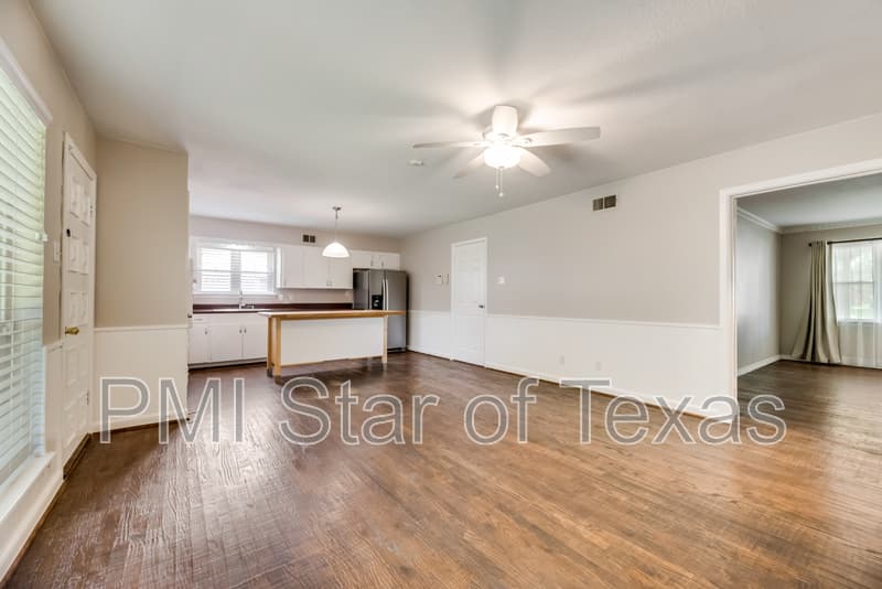 Dallas House: 11643 Rogue Way