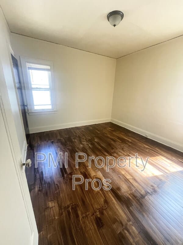 Milwaukee Condo: 3880 N 27th St
