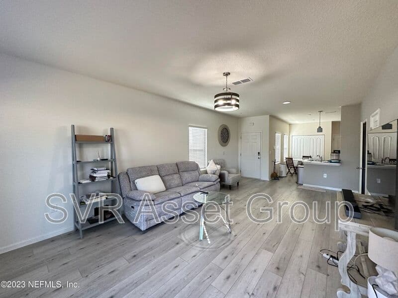 Jacksonville House: 257 ARALIA LN