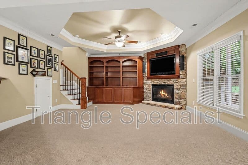 Raleigh House: 6121 Carlyle Drive