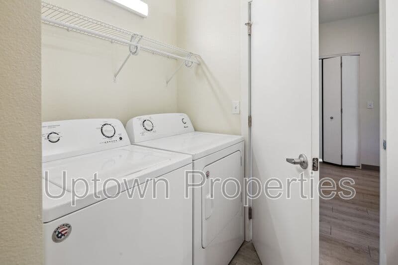 Fairview House: 2655 NE 205th Ave