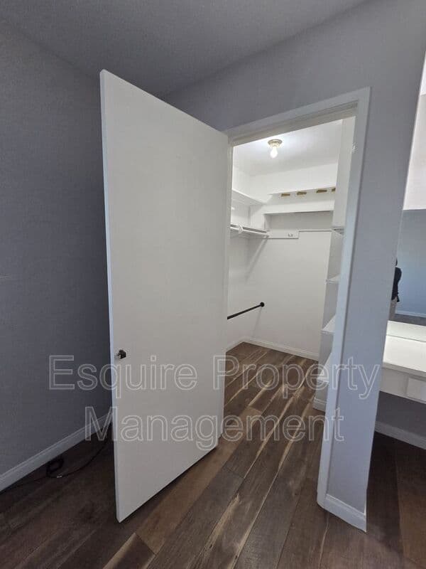 THOUSAND OAKS House: 646 AVENIDA DE LA PLATA