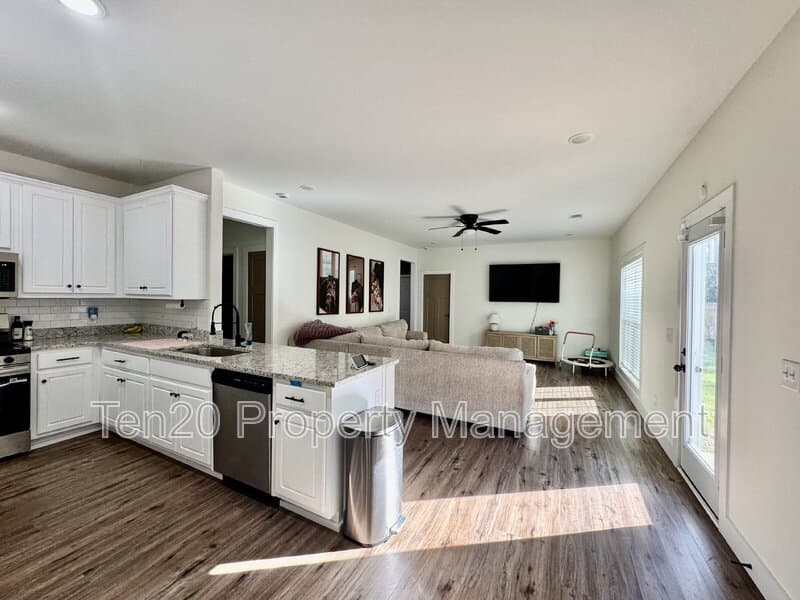 Phenix City House: 3405 South Seale Road