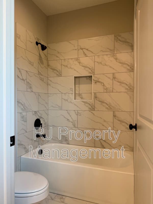 Collierville Townhome: 924 Aldwick Dr