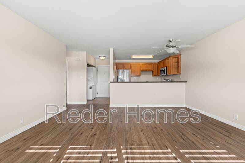 San Diego House: 6120 Decena Dr
