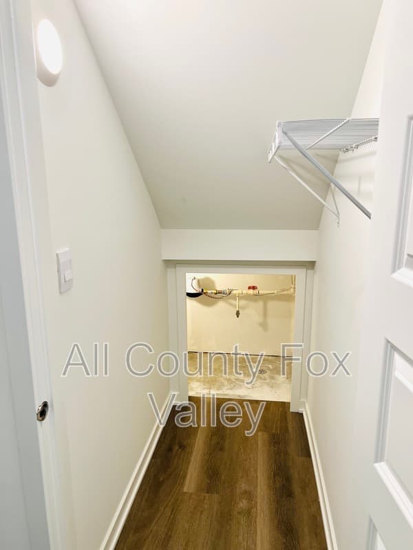 Hampshire Townhome: 879 Briar Glen Court