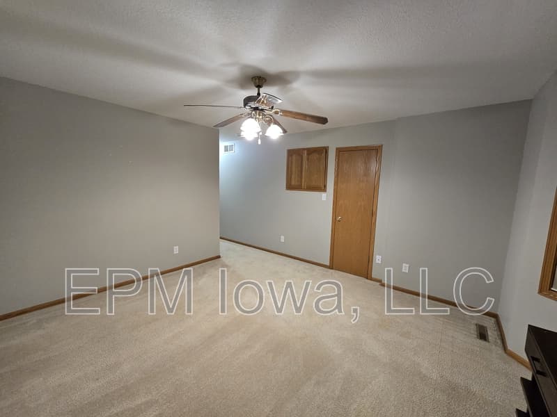 Cedar Falls House: 4710 Donald Drive