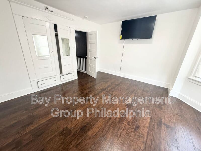 Collingdale House: 242 Pusey Ave