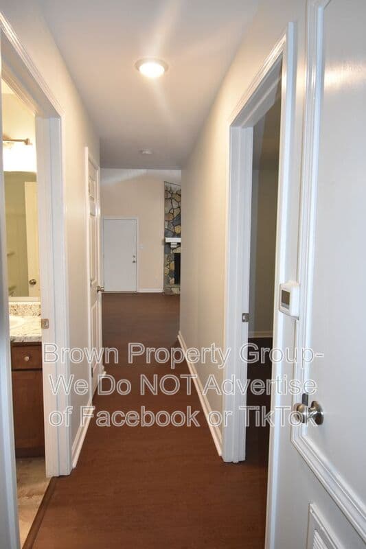 Fayetteville House: 1816 Tryon Dr
