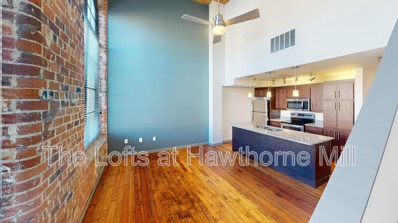 Charlotte Condo: 1101 Hawthorne Lane