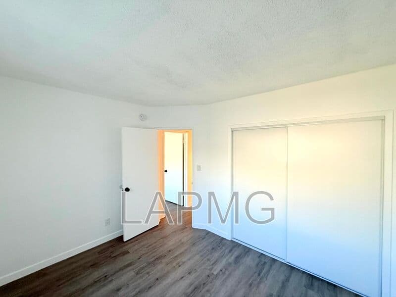 Los Angeles House: 1426 South Point View