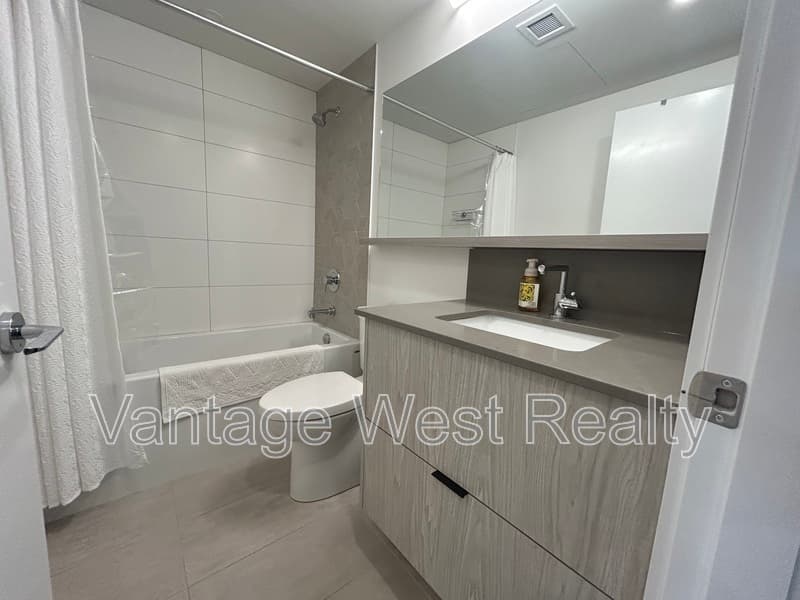Kelowna Condo: 1901-1488 Bertram St