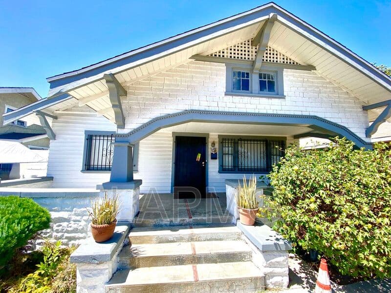 Los Angeles House: 1513 W 45th St