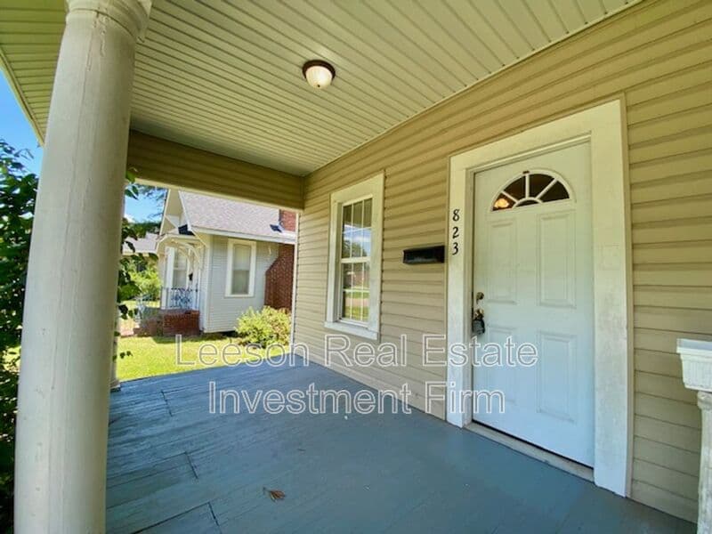 Shreveport House: 823 Linden St