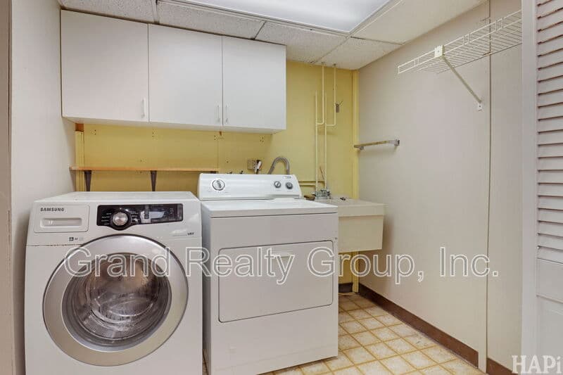 Vernon Hills House: 507 Exeter Place