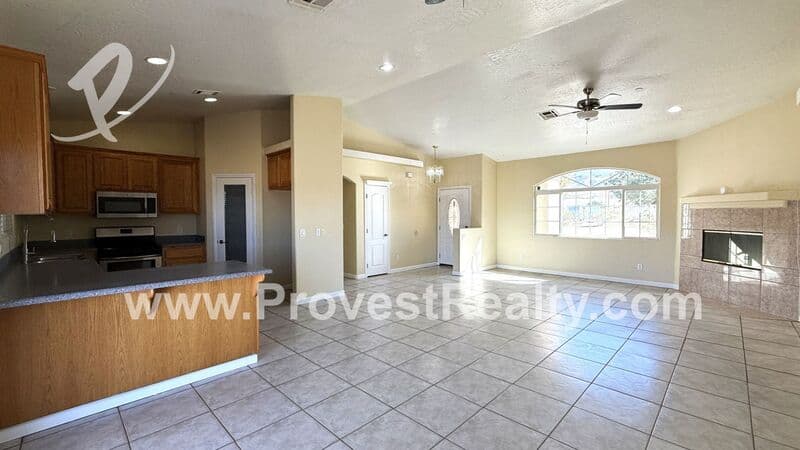 Apple Valley House: 26165 Houston St
