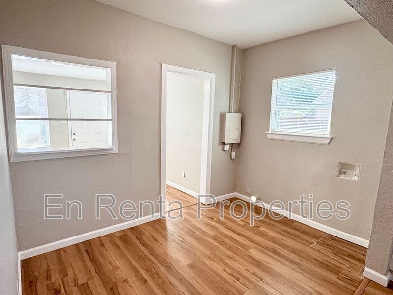 Ft Worth House: 541 Beddell St. W.
