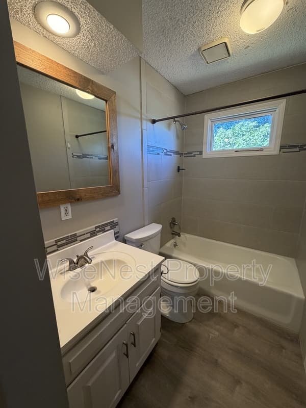 Shawnee House: 11914 West 49th Place