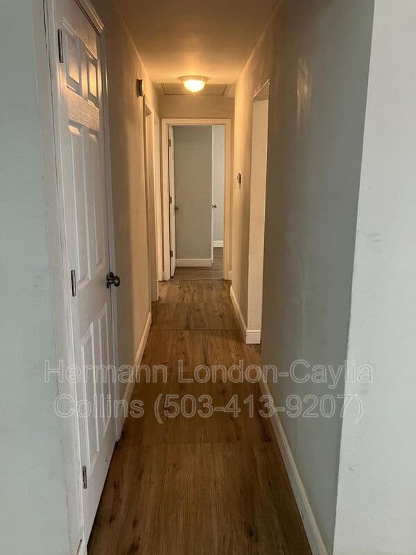Saint Louis House: 9859 Vickie Pl